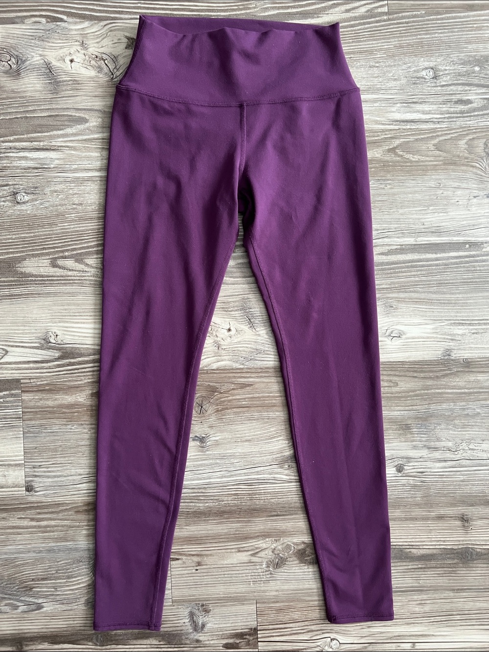 Alo High Waisted Airbrush Leggings in Purple